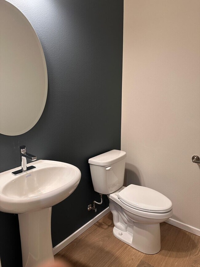 Building Photo - Beautiful Spanaway Home! Apply Today