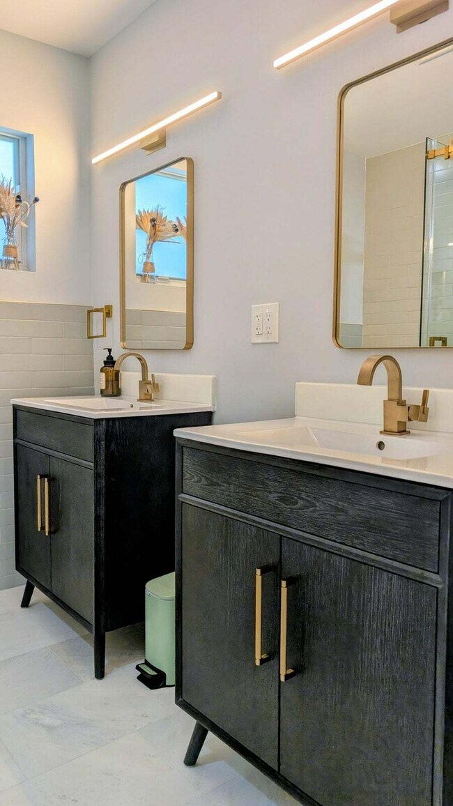 Building Photo - 8416 Pine Tree Ln