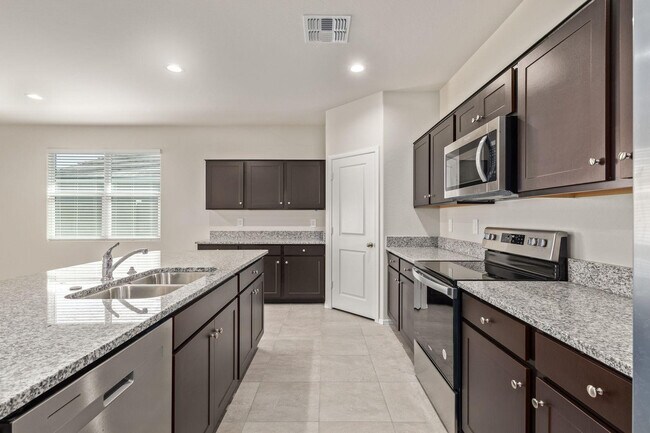 Building Photo - 3905 S 244th Dr