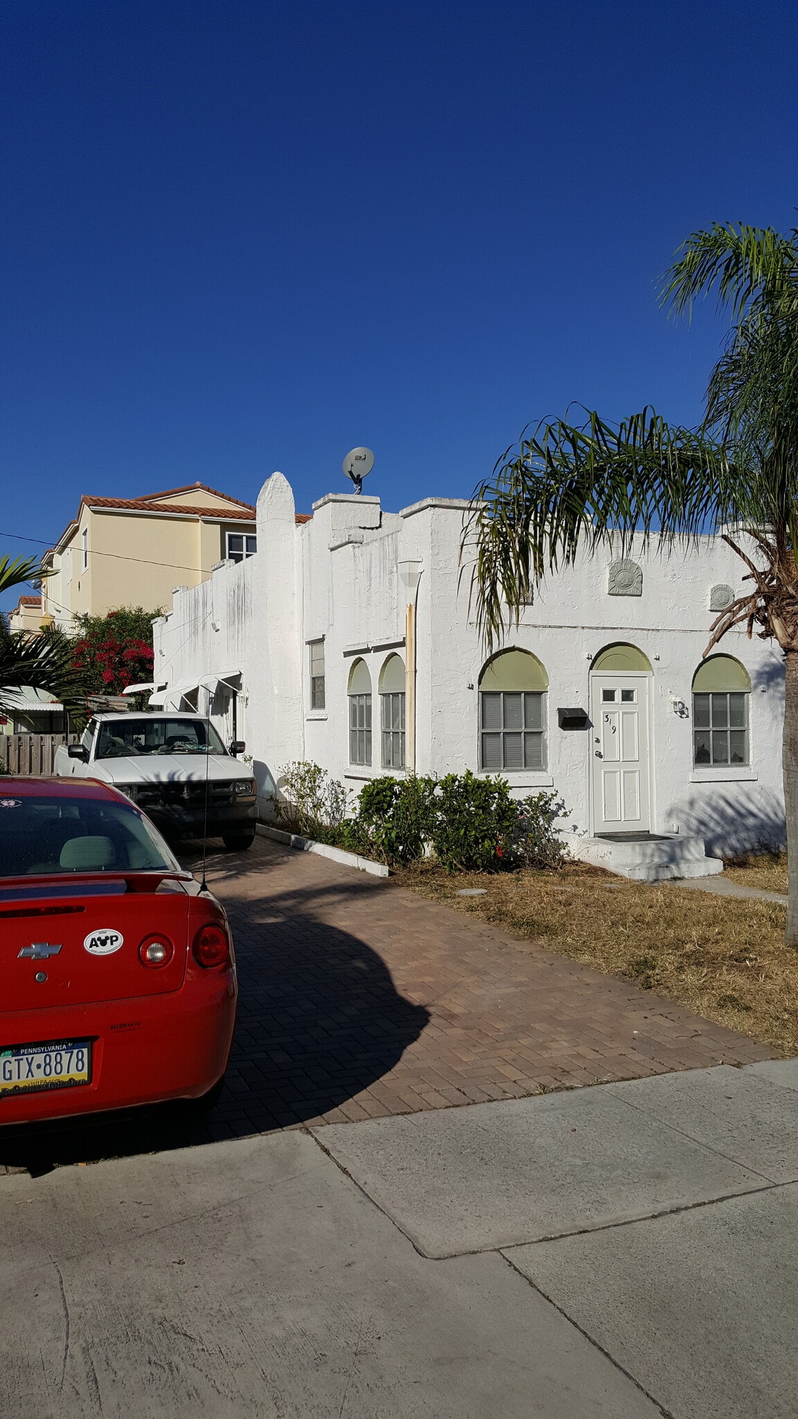 Building Photo - 325 Kenilworth Blvd