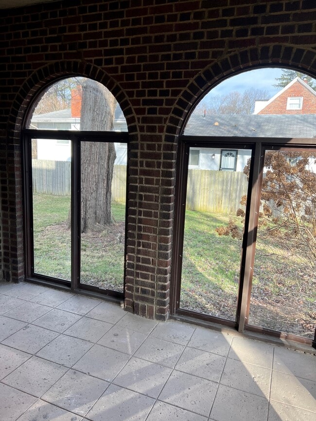 Building Photo - 929 N Nelson Rd