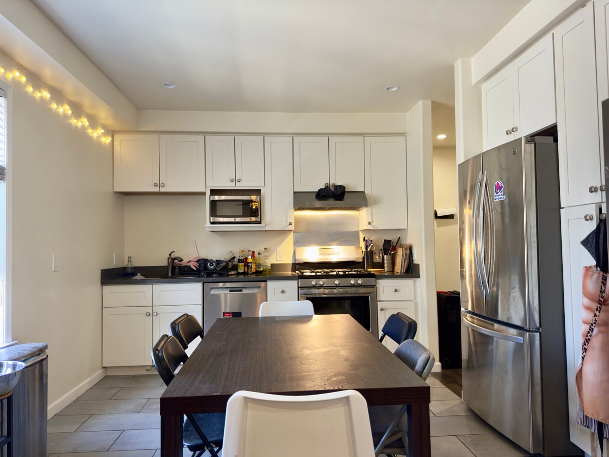 Building Photo - 2211 Haste St