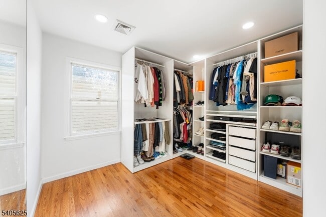 Building Photo - 118 Race St