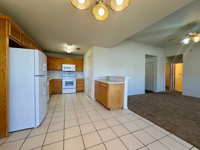 Building Photo - 10201 Iris Ln