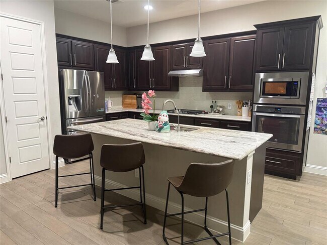 Building Photo - 14716 Iveans Way