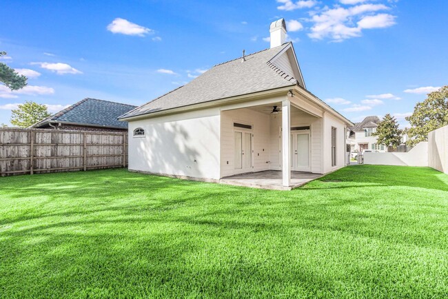 Building Photo - Beautifully Renovated 4-Bedroom Home in St...