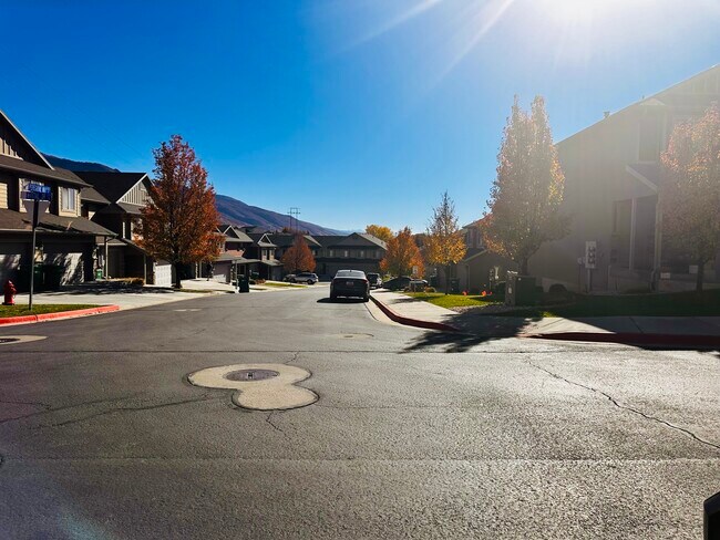 Building Photo - 1790 E Whitetail Way