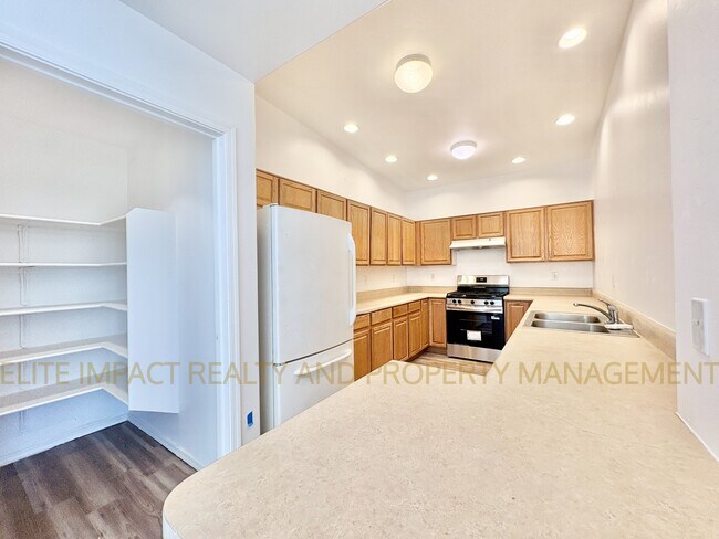 Building Photo - 4995 S Terrain Dr