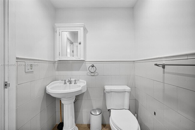 Building Photo - 150 NE 50th St