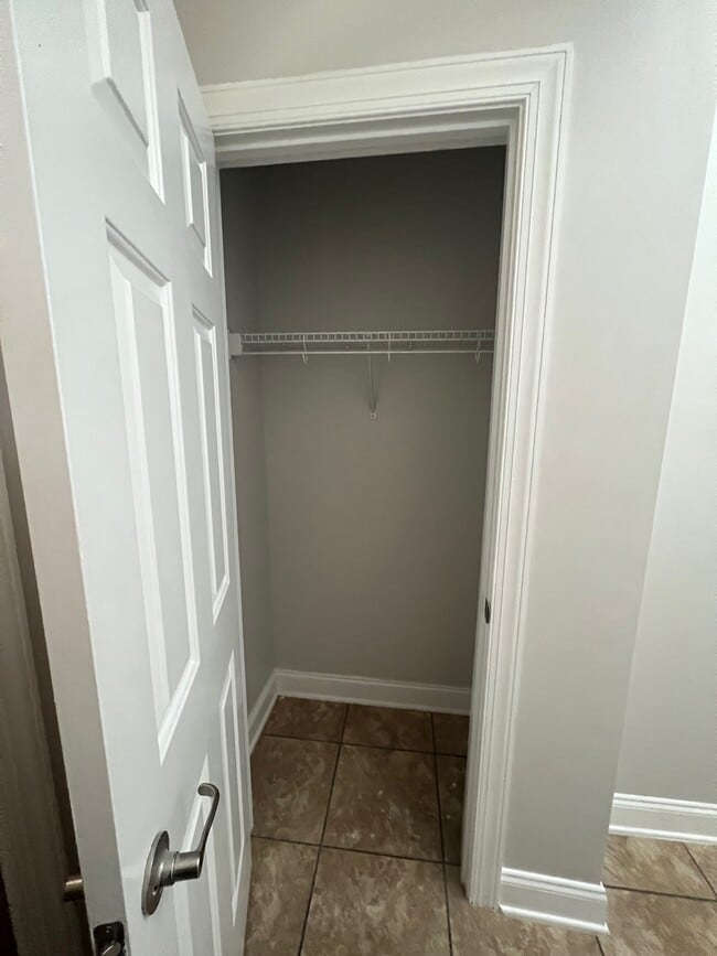 Building Photo - 1945 Tara Ct