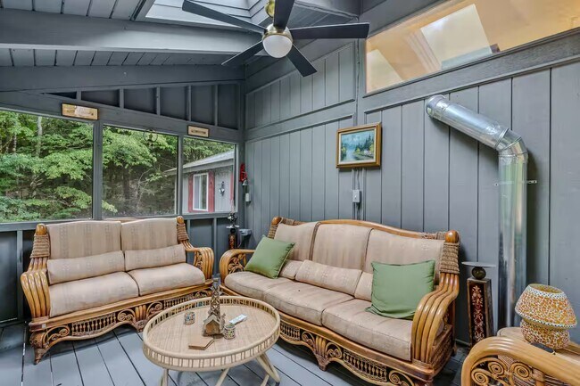 Building Photo - 2364 Willard Rd