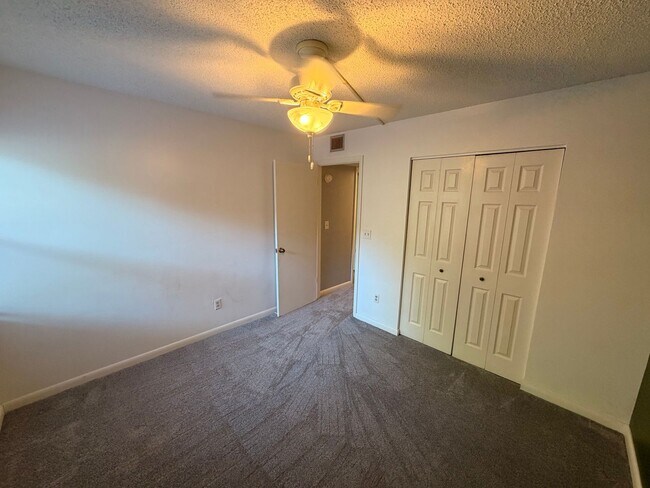 Building Photo - 7 Castania Ct
