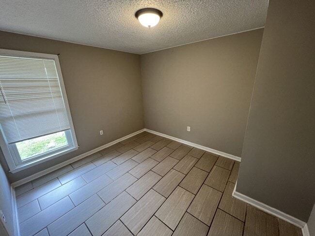 Building Photo - Charming 3-Bedroom Home on Quiet Dead-End ...