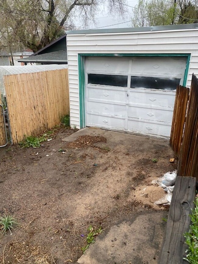 Building Photo - CHARMING 3 BED, 1 BATH HOME