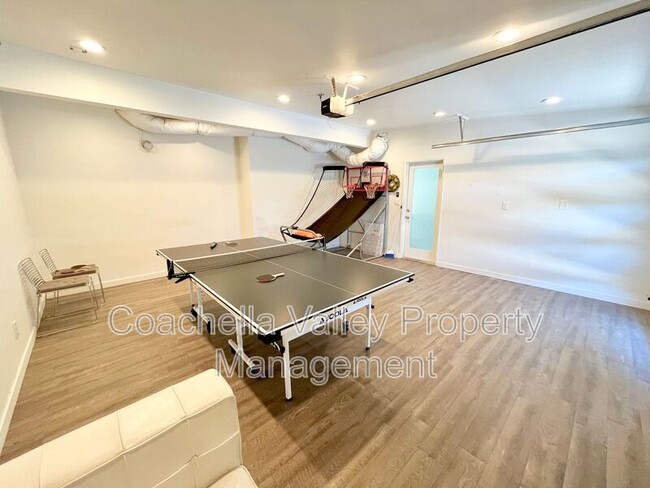 Building Photo - 2719 E Ventura Rd