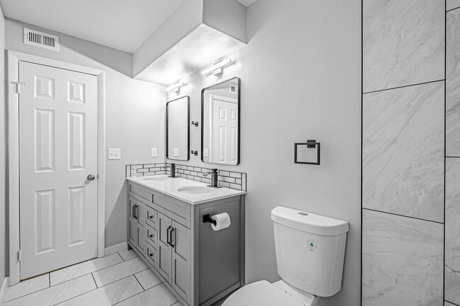 Building Photo - 2BD, 1BA Remodeled Westminster Condo. One Parking Spot. Washer/ Dryer Included.