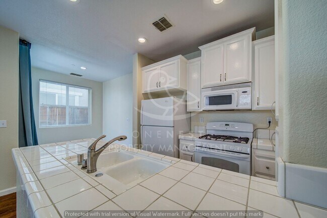 Building Photo - 316 Phoenix Cir