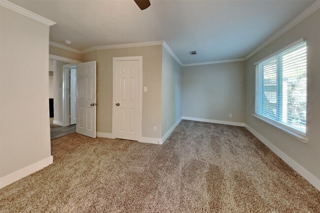 Building Photo - 18116 Red Pine Ct