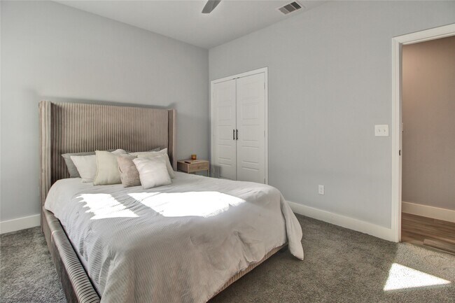 Building Photo - 811 Paul Quinn St