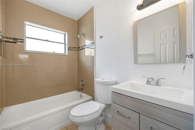 Building Photo - 2033 Dewey St