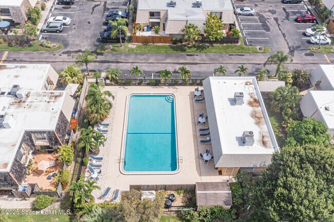 Building Photo - 1170 6th Ave