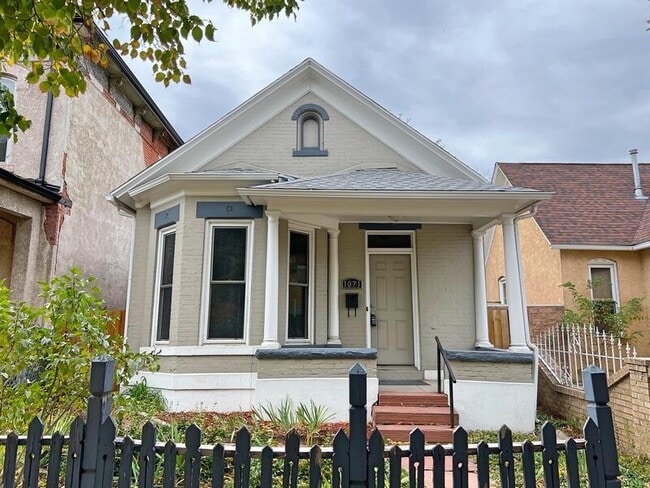 Primary Photo - 1071 Lipan St