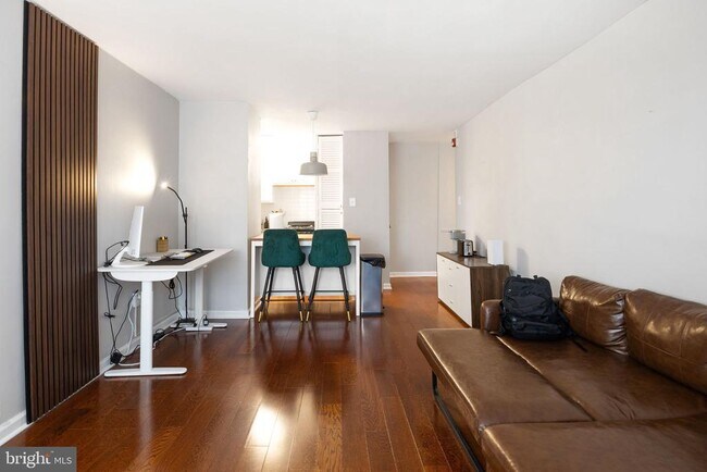 Building Photo - 2101 Chestnut St