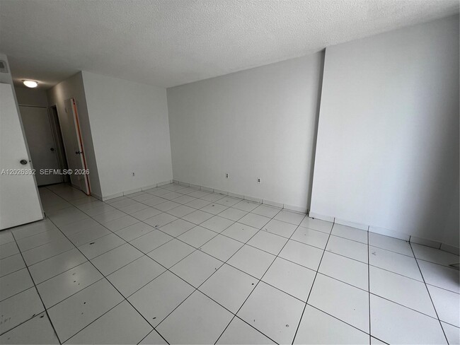 Building Photo - 1228 West Ave