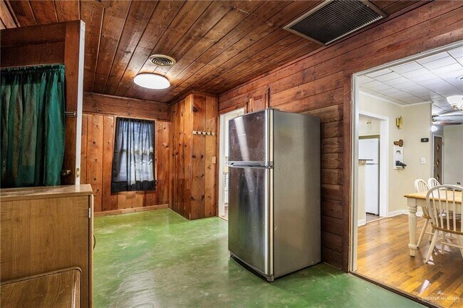 Building Photo - 25 W Kelly Ave