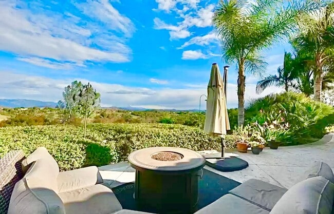 Building Photo - Amazing Location & Sprawling Country Livin...