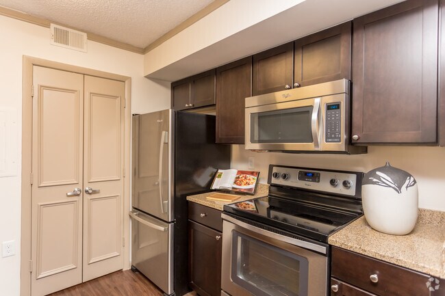 Kitchen - Camden Aventura