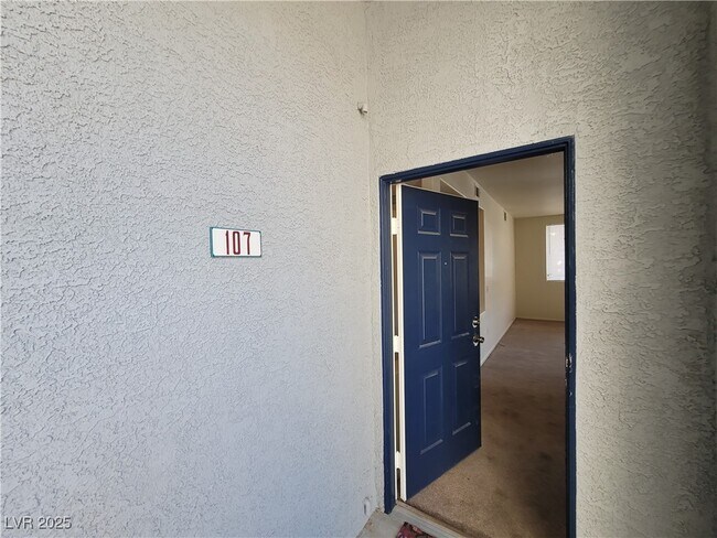 Building Photo - 7413 W Russell Rd