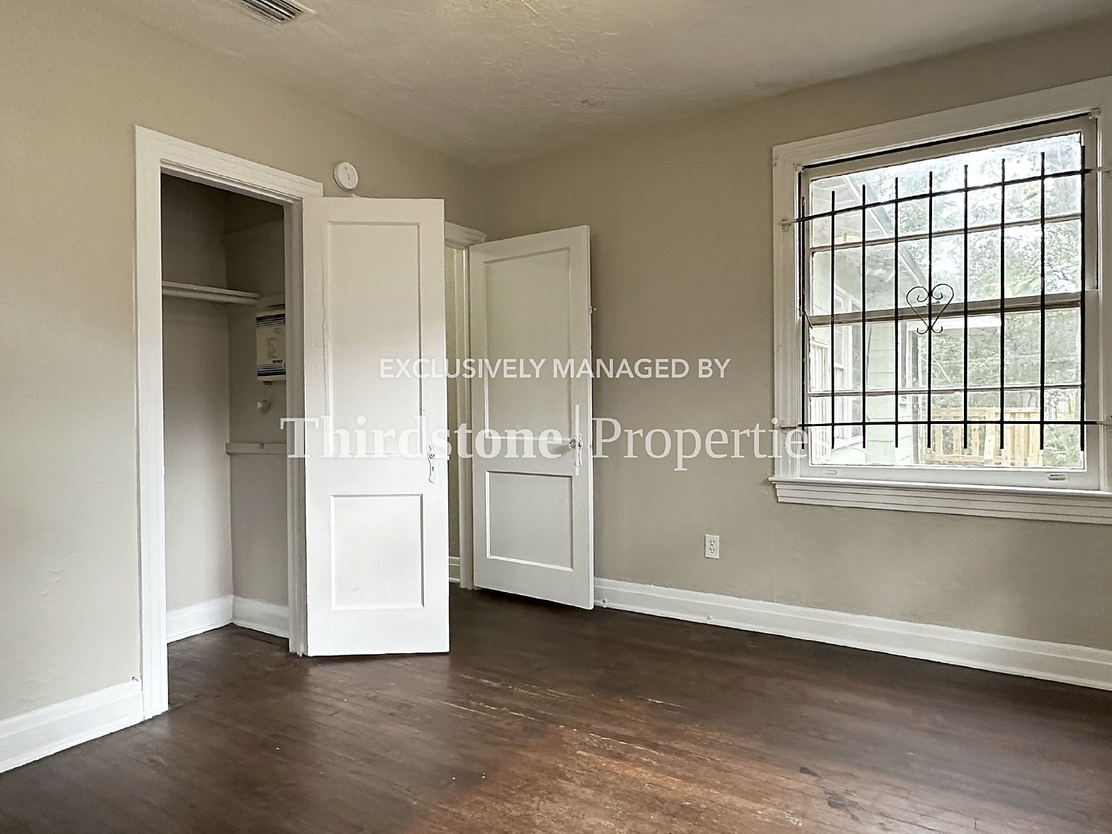 Building Photo - 562 W 49th St