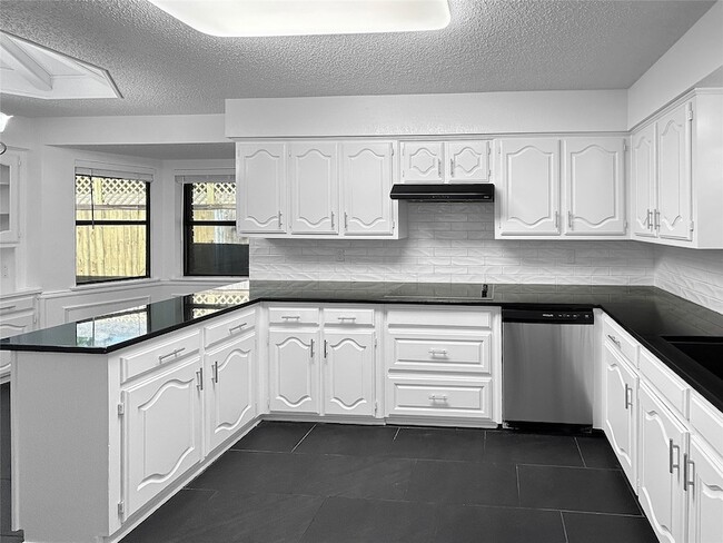 Building Photo - 2409 Glen Morris Rd