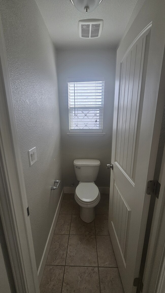 Building Photo - 3157 Rogue River Dr