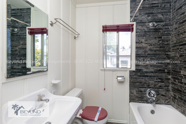 Building Photo - !!!QUAINT NORTHPARK COTTAGE 2 BEDROOM 1 BA...