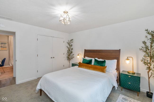 Building Photo - 110 1st St SE