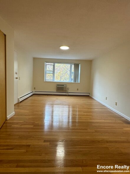 Building Photo - 123 Babcock St