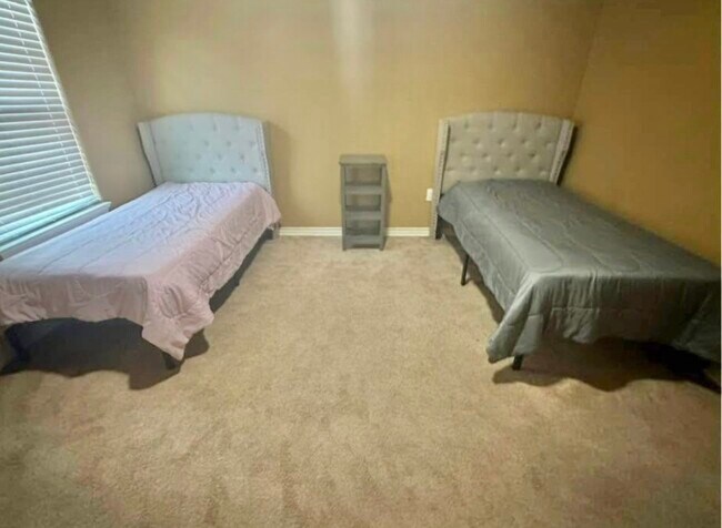 Building Photo - 2734 Duncan Dr