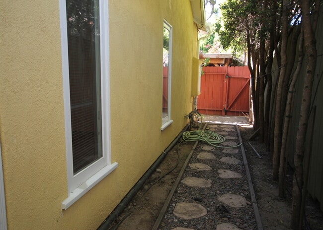 Building Photo - Prime Mid-City--Adorable Private Back Hous...