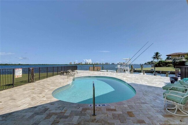 Building Photo - 68 Yacht Club Dr