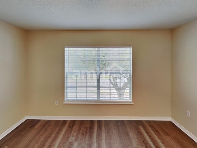 Building Photo - 31810 Parkdale Dr