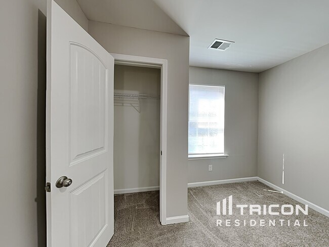 Building Photo - 653 Dawsons Park Wy