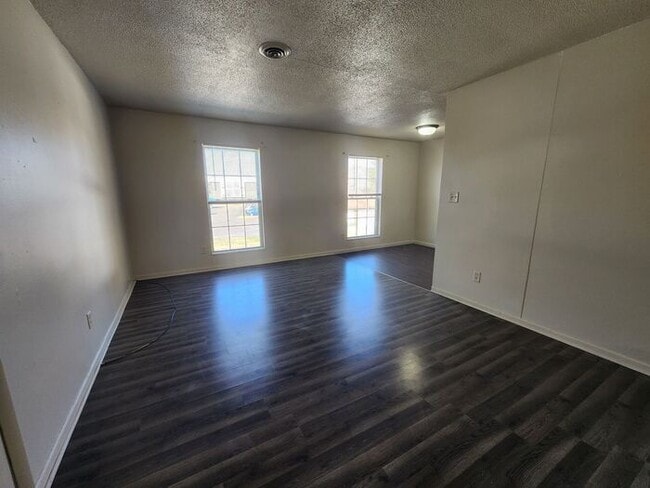 Building Photo - 2 Bedroom Apartment in Brazil