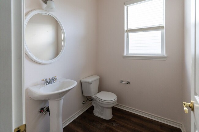 Building Photo - 16130 SW Loon Dr