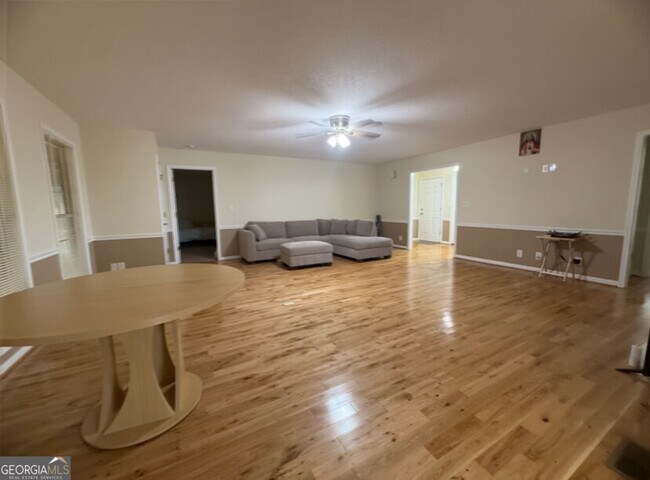 Building Photo - 70 Golden Oaks Dr