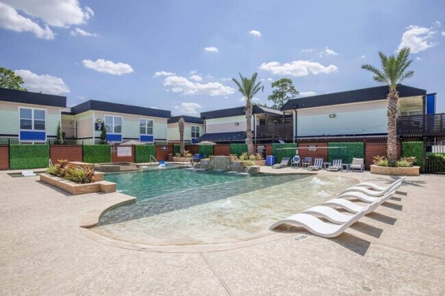 Building Photo - 1001 Pinemont Dr