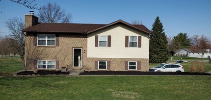 Building Photo - ? Pet Friendly Home ? Fenced in Yard ? Renovated ?