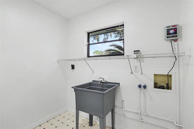Building Photo - 648 Bua Dr