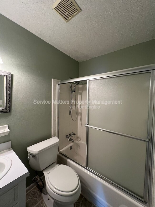 Building Photo - 3227 Fresno Ave